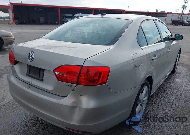 3VWLL7AJ1DM244681: 44311845