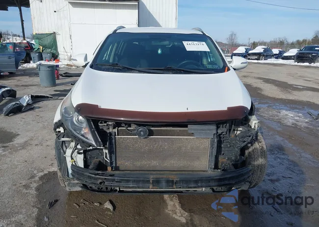 KNDPBCAC9F7716088: 44313174