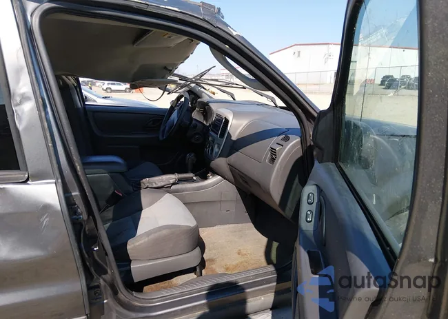 1FMYU02Z55KD18061: 44313267