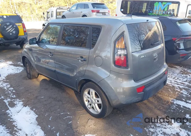 KNDJT2A2XB7195770: 44312621