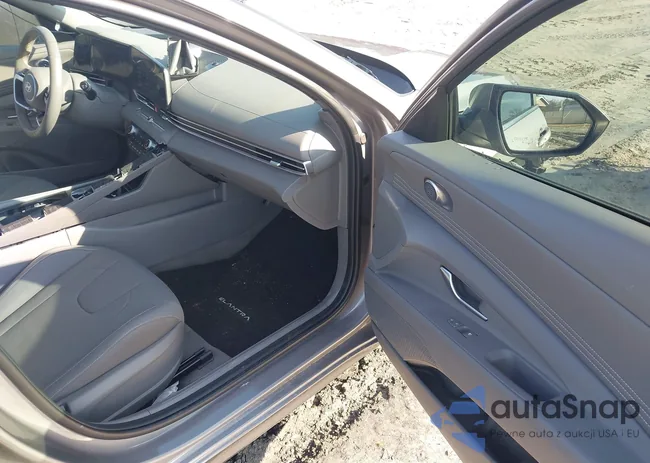 KMHLS4DG4RU709697: 44312763