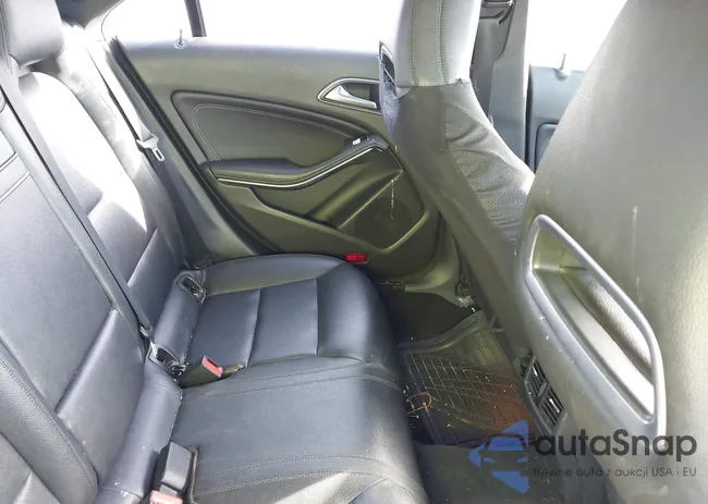 WDDSJ4EB7FN229266: 44312818