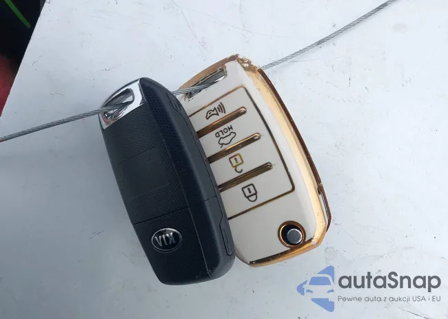 KNDPMCAC9L7732944: 44312904