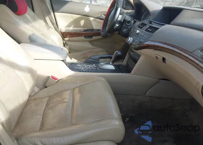 1HGCP26819A050402: 44314421