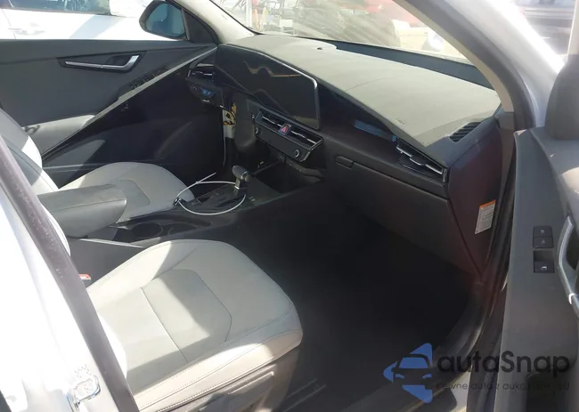 KNDCR3LE9R5136428: 44314940