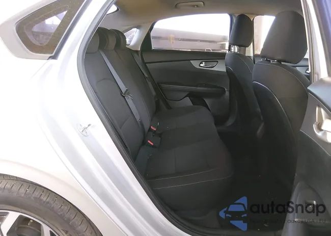 3KPF24AD7KE073440: 44316112