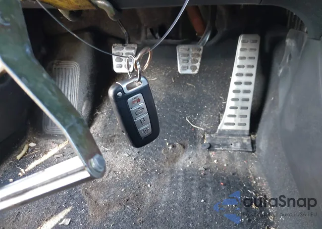 KMHTC6AD4CU059165: 44316560