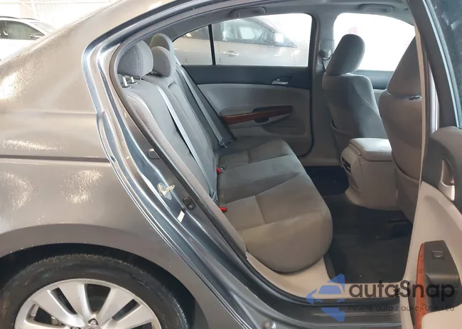 1HGCP2F71CA230672: 44315933