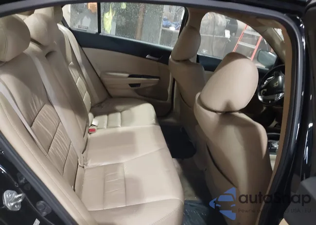 1HGCP2F69BA098069: 44316996