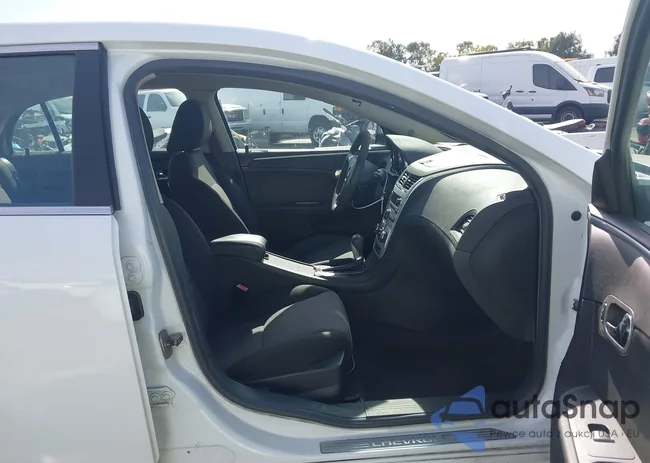 1G1ZC5EB8AF174198: 44317478