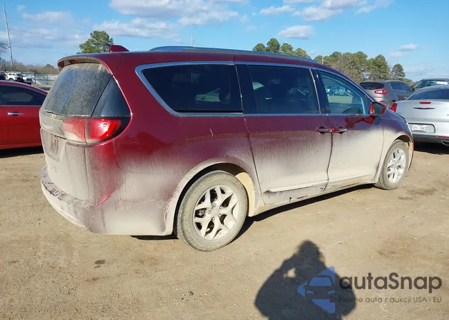 2C4RC1EG6HR656893: 44316641