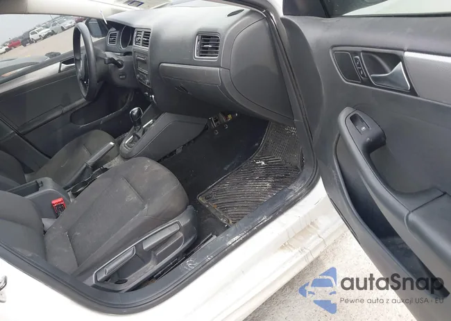 3VWD17AJ1FM210415: 44316946