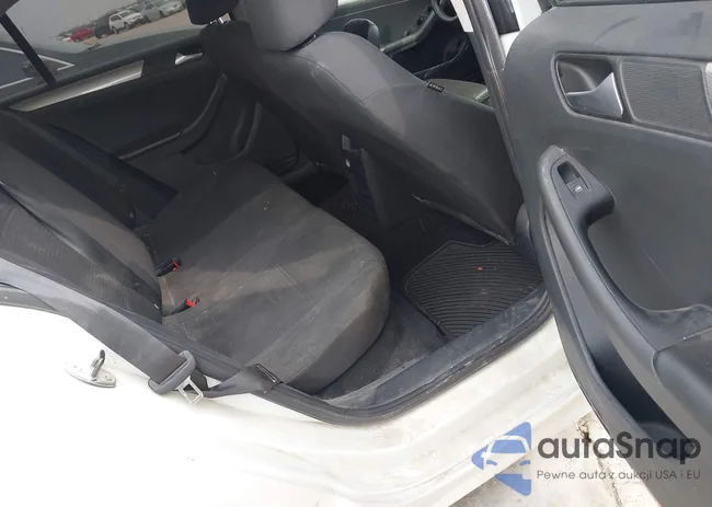 3VWD17AJ1FM210415: 44316946