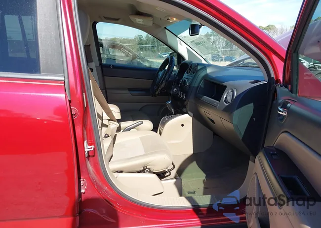 1C4NJCBA8CD626466: 44318083