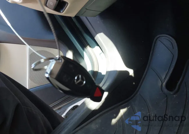 WDCTG4EB8FJ132964: 44318239