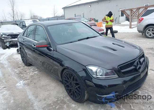 WDDGF8BB8CA650080: 44318392