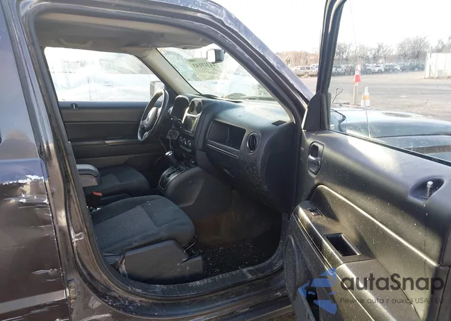 1C4NJRFB0GD632516: 44319143