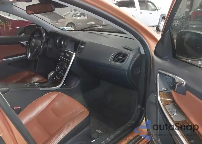 YV1612FH5D2176921: 44319187