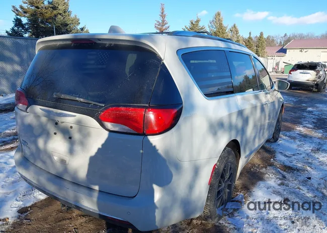 2C4RC1EG8HR577144: 44318647