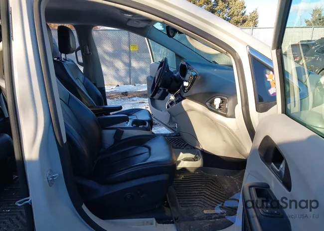 2C4RC1EG8HR577144: 44318647