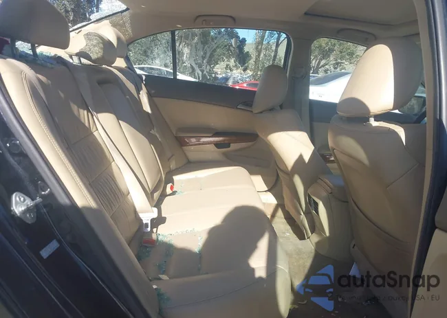 1HGCP2F82AA177065: 44318883