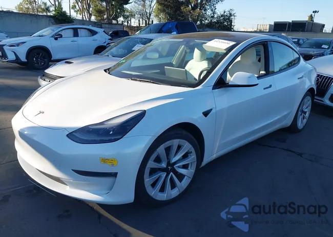 5YJ3E1EB3NF180372: 44320056