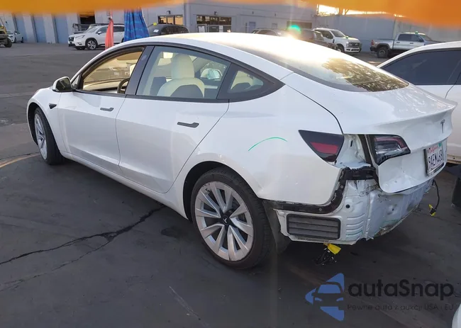 5YJ3E1EB3NF180372: 44320056