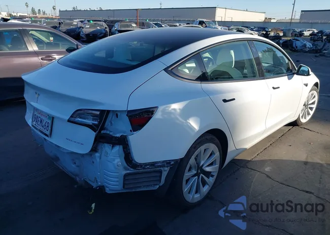 5YJ3E1EB3NF180372: 44320056