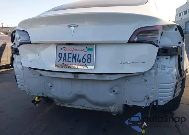 5YJ3E1EB3NF180372: 44320056