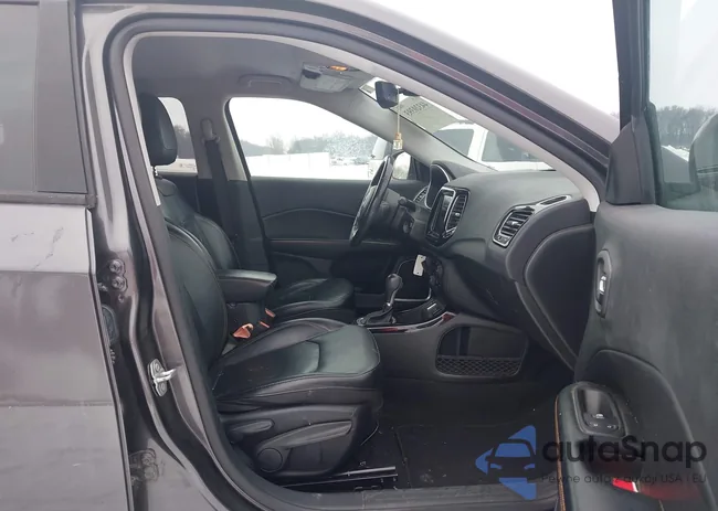 3C4NJCCB9LT152724: 44320393