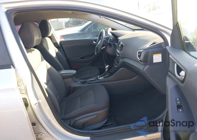 KMHC65LC9JU065305: 44320403