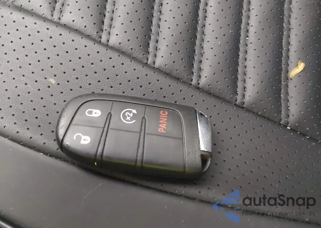 3C4NJDBB5JT176586: 44320479