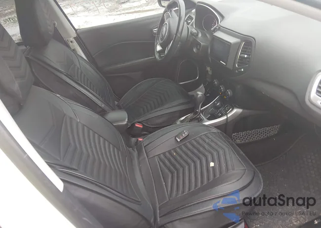 3C4NJDBB5JT176586: 44320479