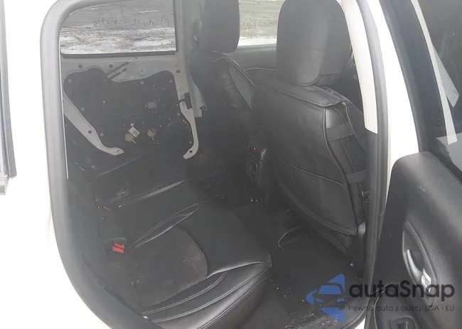 3C4NJDBB5JT176586: 44320479