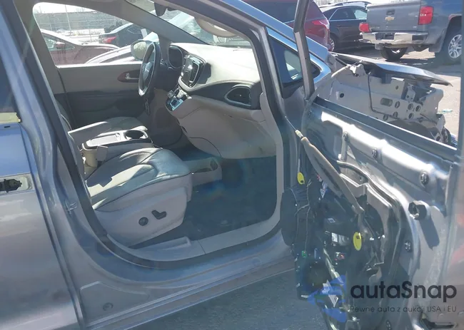 2C4RC1GG0JR143075: 44319600