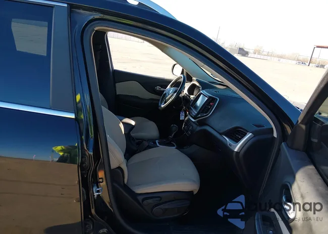 1C4PJLCB0GW230672: 44319912