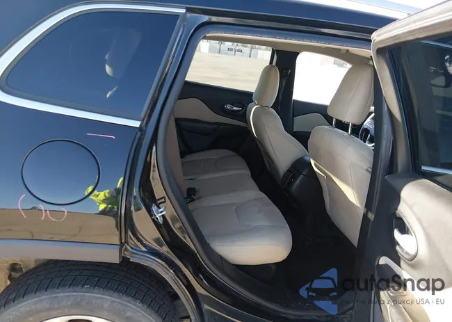 1C4PJLCB0GW230672: 44319912