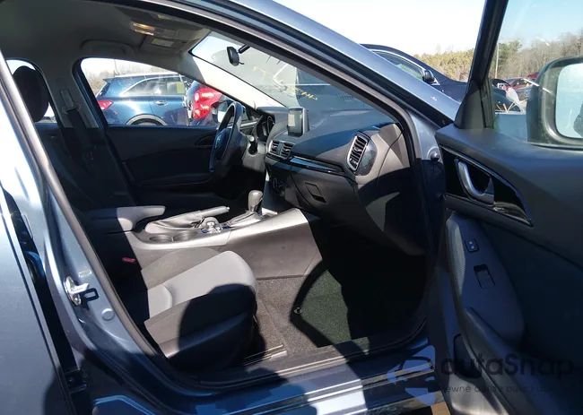 3MZBM1T70GM325568: 44321177