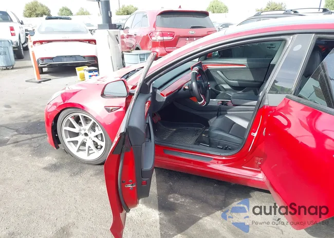 5YJ3E1EA1NF352647: 44321253