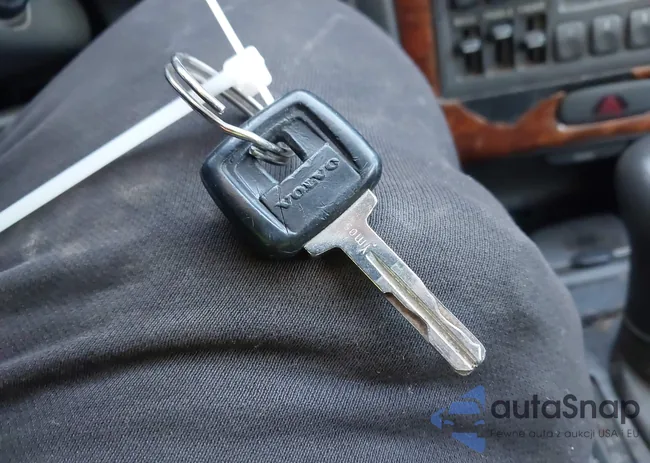 YV1LZ5640W2458641: 44320756