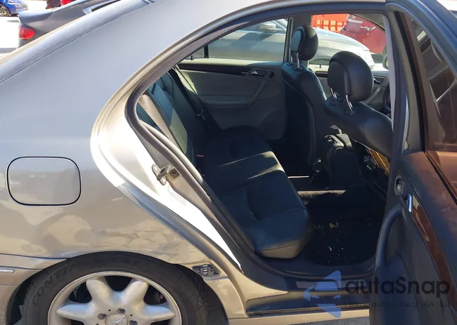 WDBRF61J13A504814: 44322485