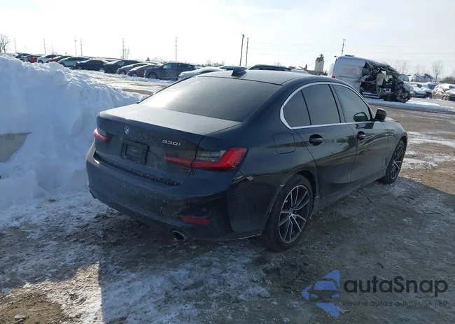 3MW5R7J09M8C02525: 44323323