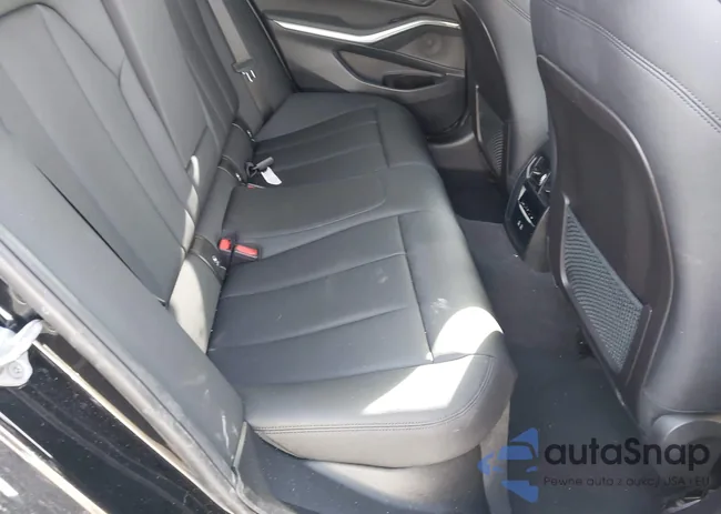 3MW5R7J09M8C02525: 44323323