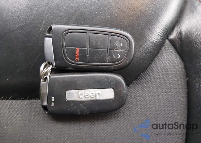 1C4PJMBB9JD559395: 44323454