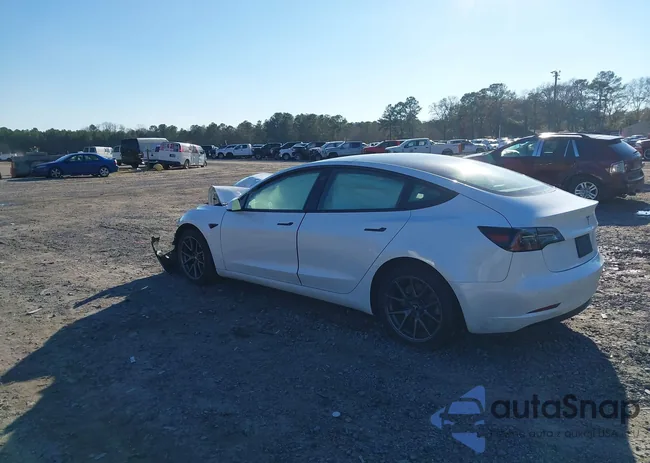 5YJ3E1EB1MF990193: 44322653