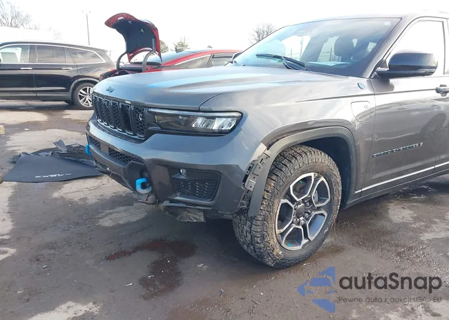 1C4RJYC68P8786239: 44322843