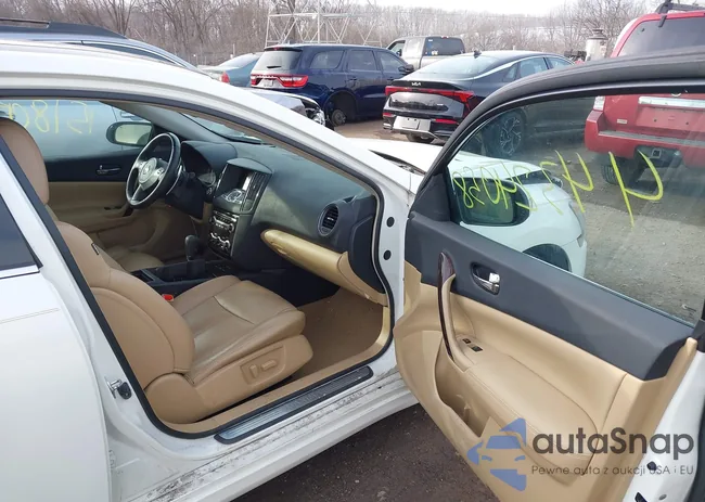 1N4AA5AP3BC813396: 44324058