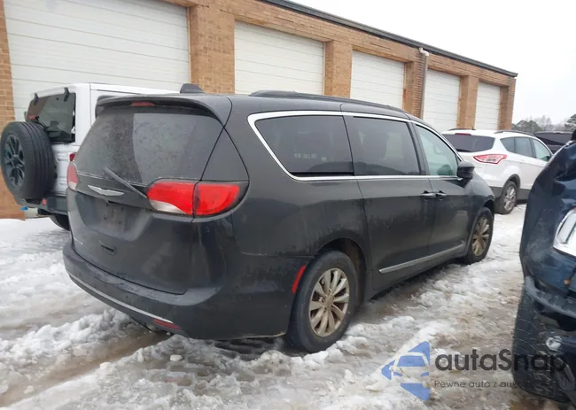 2C4RC1BG9HR524022: 44324421