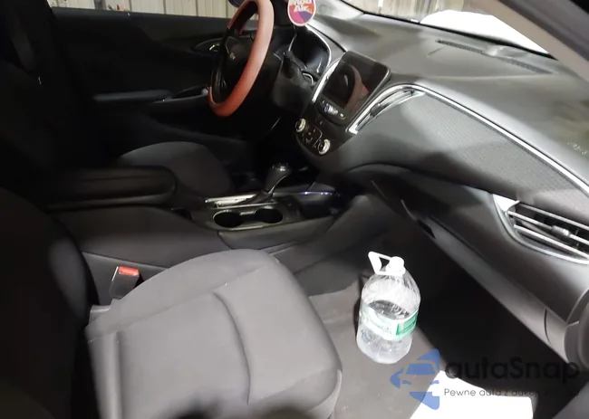 1G1ZD5ST6JF161492: 44323584