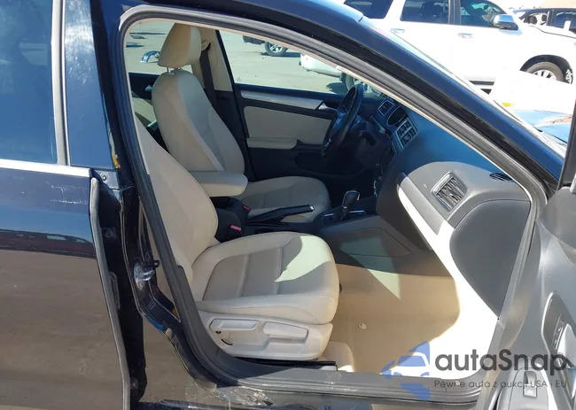 3VWD67AJ2GM235522: 44324658